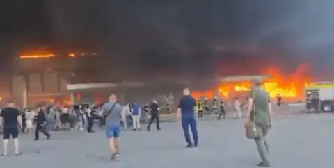 «Победа» российской ракеты в торговом центре Кременчуга: 16 погибших, десятки раненых (ВИДЕО)