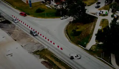Uz Jelgavas šosejas ceļu policija ar droniem noķērusi 11 pārkāpējus