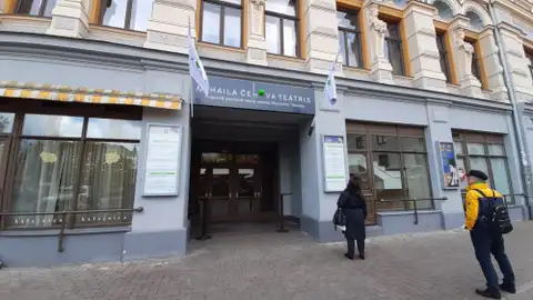 Ходят слухи о языковых проверках в Русском театре им. Чехова и увольнении актеров: правда ли это?