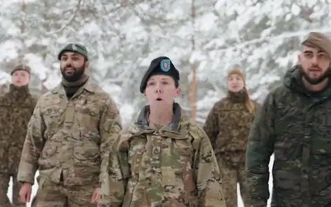 Поздравление на Рождество: солдаты НАТО спели украинский «Щедрик» в латвийском лесу (ВИДЕО)