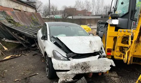 Влетел на 100 000 евро: пьяный водитель в Новогоднюю ночь решил погонять на арендованной Tesla