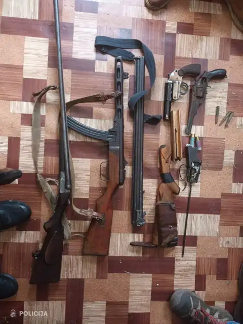Под Лудзой задержали мужчину с гранатами и автоматами
