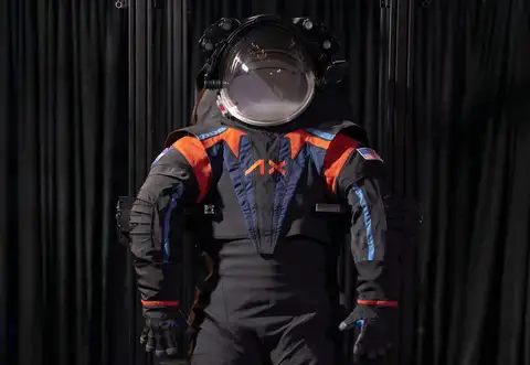 Компания Axiom Space разработает новые скафандры для лунной миссии