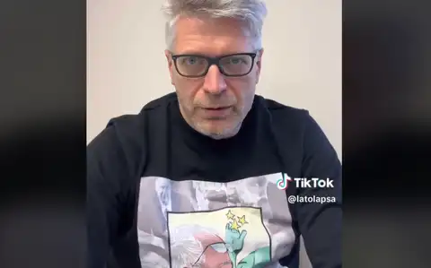Лато Лапса возмущен: в Латвии торгуют футболками на тему популярного сериала «Слово пацана»
