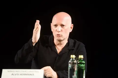 «Молчание станет самоубийством для Латвии»: Алвис Херманис высказался о войнах