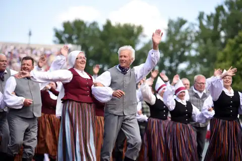 Dziesmu un deju svētku starpsvētku pasākuma norisei Salaspilī trūkstošos 30 000 eiro nodrošinās LNKC
