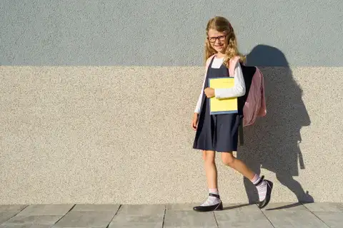Plāno noteikt kārtību, kādā skolu direktori varēs pārmeklēt skolēnu mantas