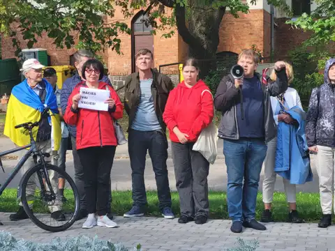 Ланга: «Прекратить терроризировать русским языком!» Протест против продления срока сдачи экзамена для граждан РФ
