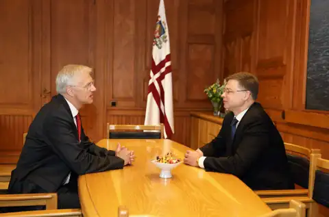 «Jaunās vienotības» EP līderi būs Dombrovskis, Kariņš un Kalniete