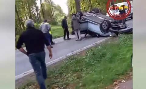 Машина на крыше: серьезная авария между Имантой и Бабите (ВИДЕО)
