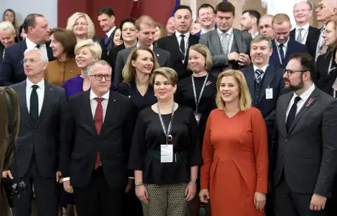 Valdība dosies divu nedēļu brīvdienās