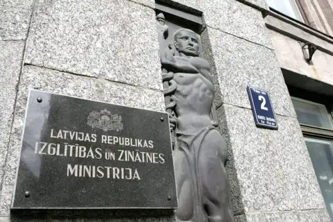 Opozīcija lūdz Čakšai skaidrot IZM 2023.gada iepirkumus