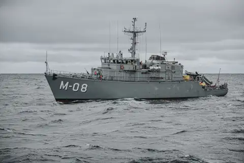С грузового судна в Балтийском море срочно эвакуировали больного