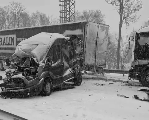 Во время сильного снегопада в Латвии зарегистрировано почти 200 ДТП