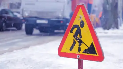 Vairāki asfalta atjaunošanas projekti Rīgā pārcelti uz nākamo gadu