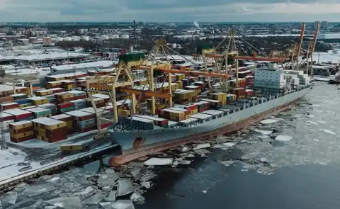 Rīgas ostā divos mēnešos pārkrauto kravu apmērs samazinājies par 12,1%