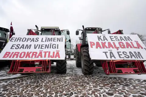 Едешь на протест — купи OCTA: полиция составила 25 протоколов на фермеров. Те грозят приехать в Ригу