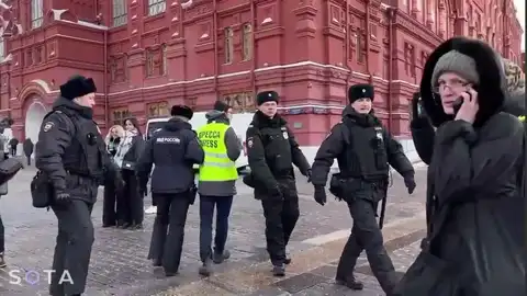 В Москве прошли задержания на акции жен мобилизованных. Большинство задержанных — журналисты