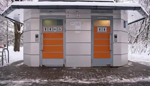 Чтобы бомж не зашел — рижские общественные туалеты начинают оснащать платежными терминалами