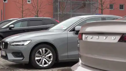 Iznomājot piecas «Toyota», nevis «Volvo» automašīnas, Jelgavas dome ietaupīs 60 000 eiro