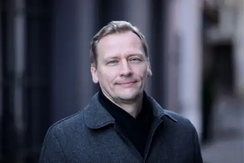 Siksnis: Nav iespējams pilnībā aizliegt kādas mazākumtautību valodas lietošanu sabiedriskajā medijā