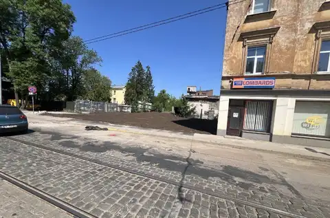Rīgā nojaukts grausts Pētersalas ielā