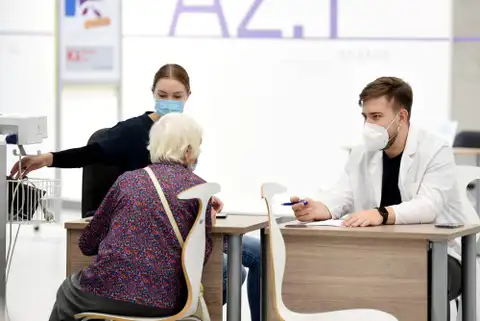 Jaunie ārsti saskaras ar vardarbību un spiedienu no pacientiem sazināties krievu valodā