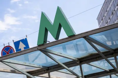 СМИ: в киевском метро коллапс из-за затянувшейся атаки дронов. ВИДЕО