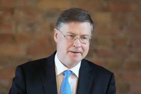 Dombrovskis: Pamatos mainās pastāvošā pasaules kārtība