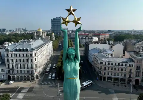 Будем обносить забором Милду? Эстонские болельщики массово едут в Ригу