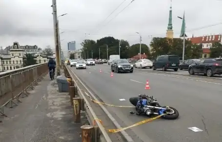 На Вантовом мосту погиб мотоциклист: очевидцы (ДОПОЛНЕНО)