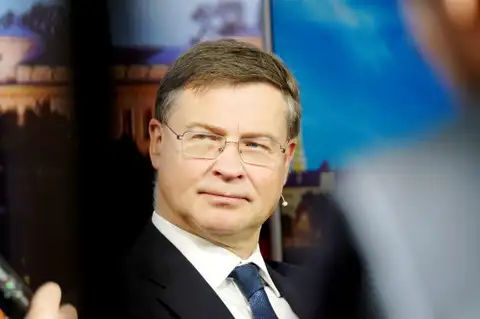 «Это провал»: Домбровскис требует, чтобы США строго соблюдали санкции против РФ