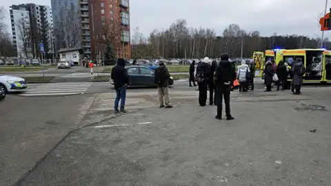 В Иманте на «зебре» только что сбили самокатчика. Он сильно пострадал