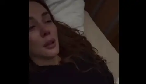 Лежит под капельницей и плачет: Анна Седокова попала в больницу после смерти Яниса Тиммы (ВИДЕО)