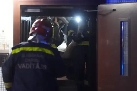 Эвакуировано 40 человек: в Риге горела многоэтажка (ФОТО)