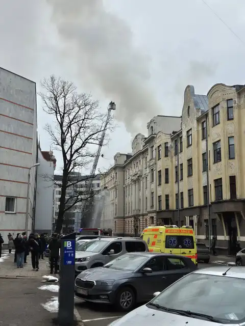 В рижском «оазисе югенд-стиля» горит дом!