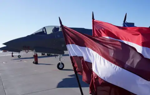 NATO brīdina Krieviju pārtraukt gaisa telpas pārkāpumus austrumu flangā