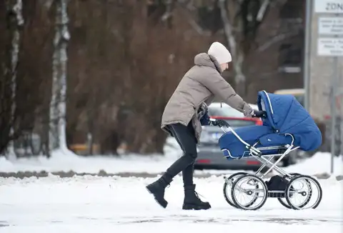 Latvijā reģistrēto jaundzimušo skaits janvārī sarucis par 16,1%
