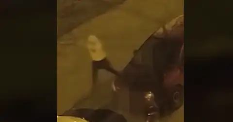 Детки так развлекаются: в Золитуде подростки прыгали по машинам. ВИДЕО