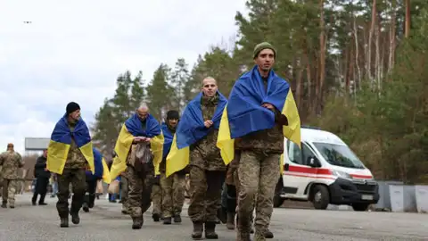 Россия и Украина обменялись военнопленными по формуле 175 на 175 плюс тяжелораненые (ФОТО)