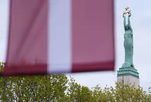 «Eirobarometrs»: 38% Latvijas iedzīvotāju bažīgi par inflāciju un patēriņa cenu pieaugumu valstī