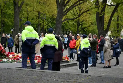 Отчет полиции о 9 мая: штрафовали за пионерские значки и бело-красно-синие цветы
