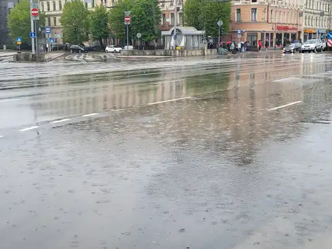 Дожди идут третий день: Рига уже «поплыла»? (ФОТО)