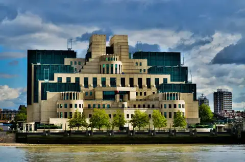 Дед новой главы MI6 служил у нацистов. Но она никогда не была с ним знакома, утверждают в ведомстве