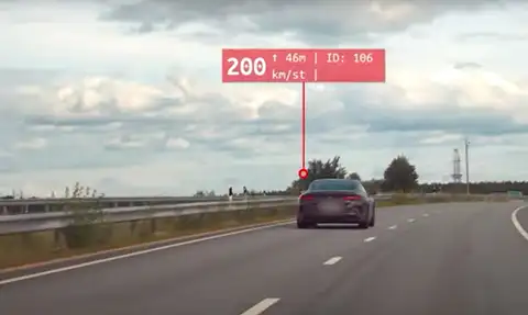 Разогнался до 200 км/ч: водители BMW устроили лихие гонки на скоростном шоссе (ВИДЕО)