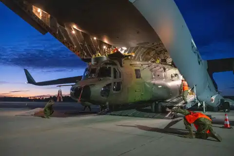 Latvijā nogādāti divi «CH-147 Chinook» helikopteri no Kanādas