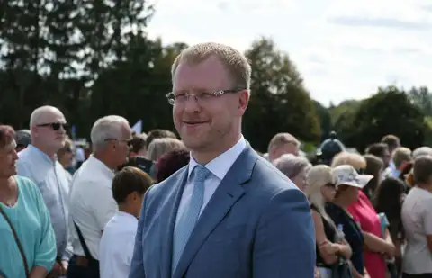 Elksniņš slepenībā tiesājas ar VID