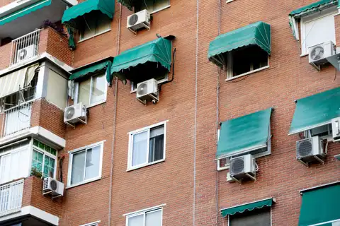 «Доколе люди будут гибнуть от жары!?» В Европе разгораются страсти по кондиционерам
