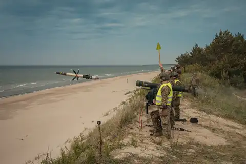 Латвия займет до 8,4 миллиарда на дроны, медицину и помощь Украине. Отдавать будем 45 лет
