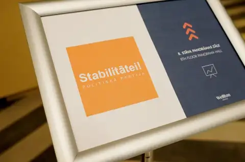 «Stabilitātei» rindas Saeimā pamet tikko deputātes mandātu ieguvusī Kļaviņa un Dreilinga